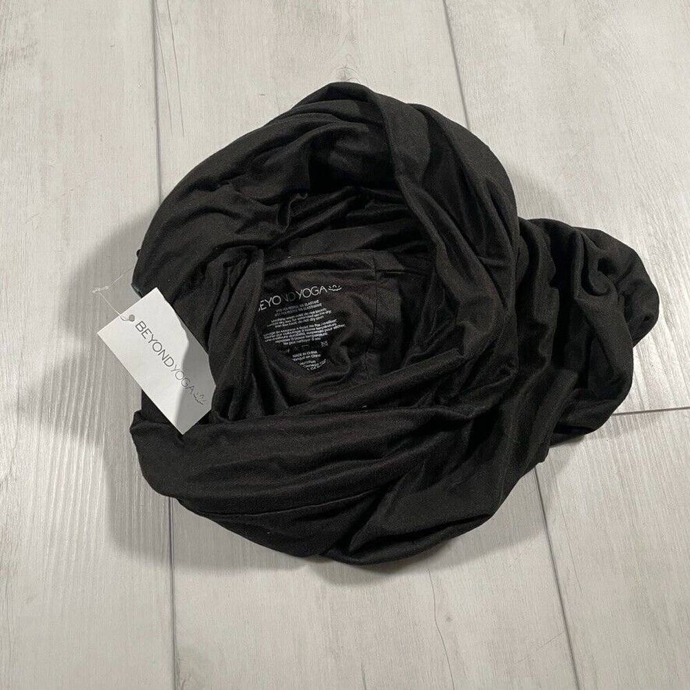 NWT Beyond Yoga Black Hidden Pocket Infinity Scarf Athleisure Athletic One Size